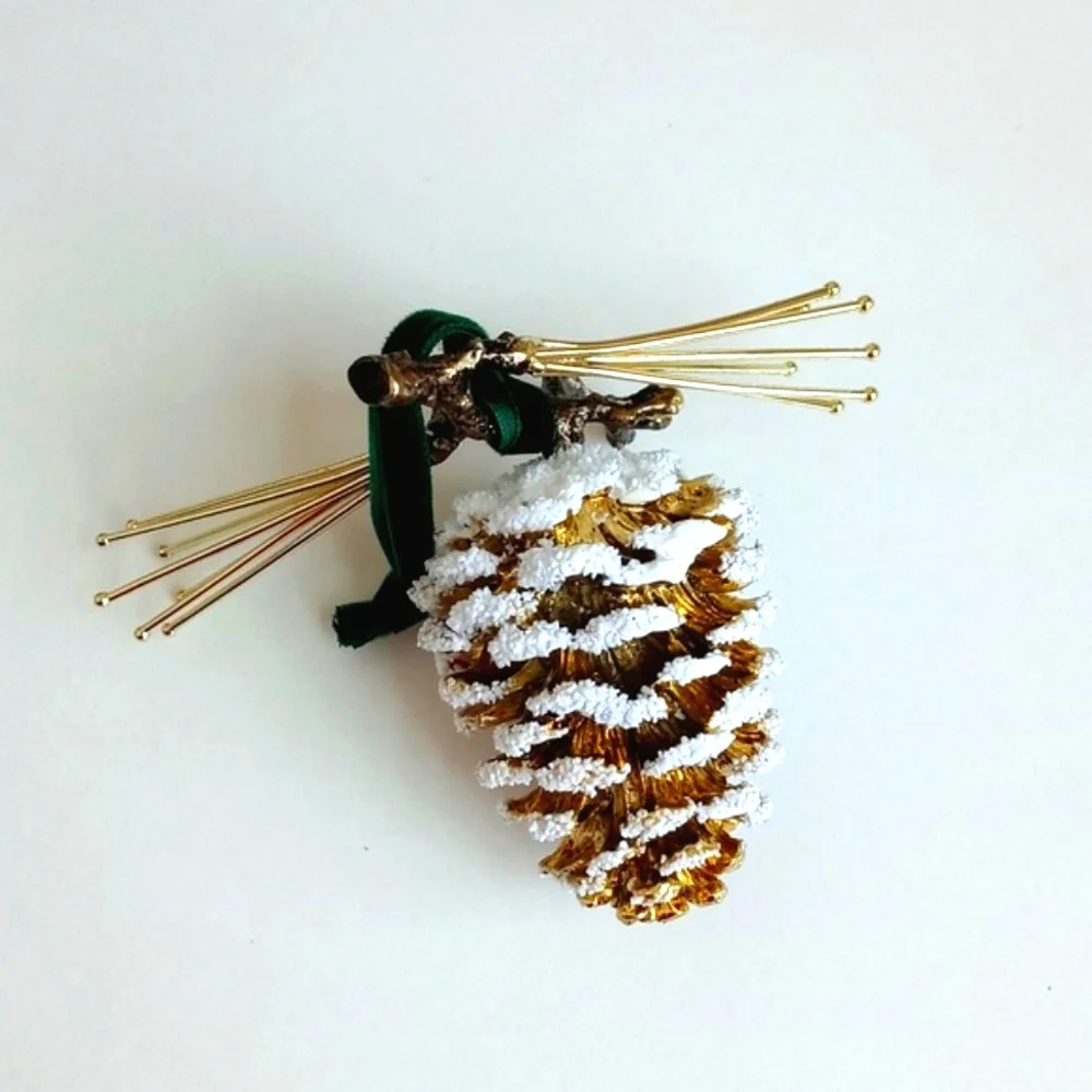 NIB Michael Aram Pine Cone Snowy Ornament With Green Velvet Ribbon - Picture 2 of 15
